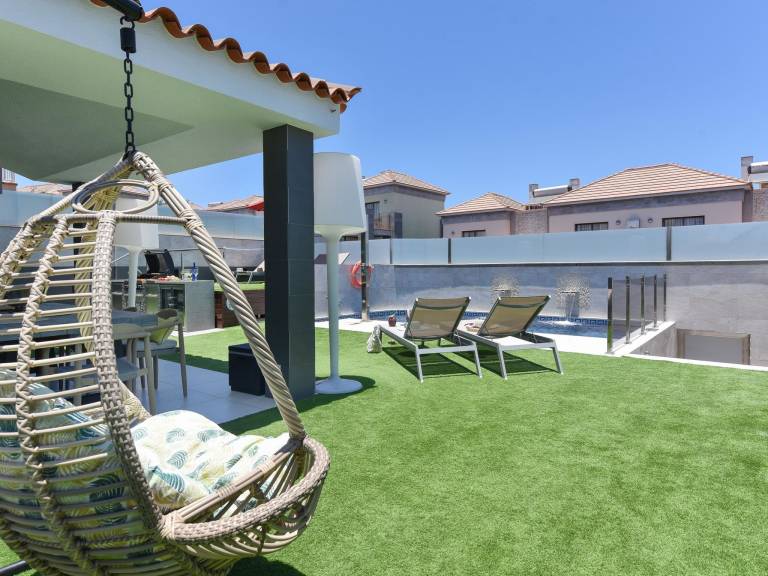 Family-friendly house with private pool, grill & yard | Next to the beach | Suitable for remote work | Pets are welcome — photo 3