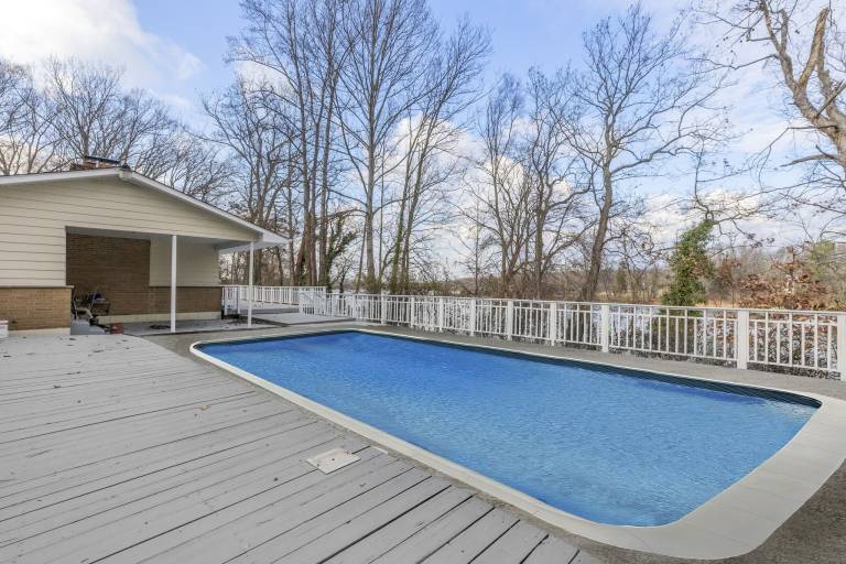 Cabin  Chesapeake City