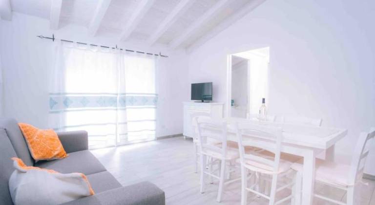 Seaside Villa 2BR-1BA. 7 min walk to the beach — photo 2