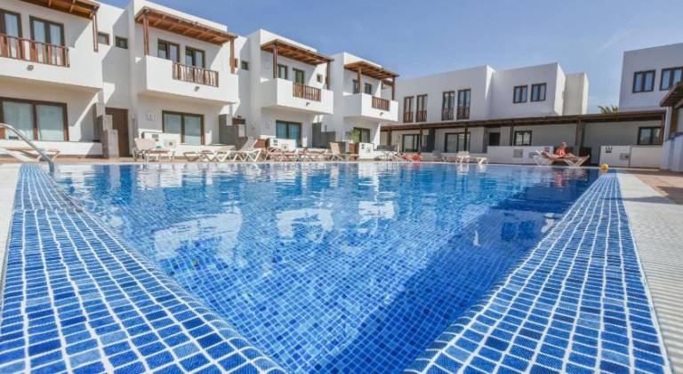 Villa with pool — photo 3