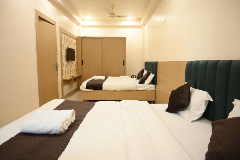 Hari Niwaas Paying Guest house in Tola