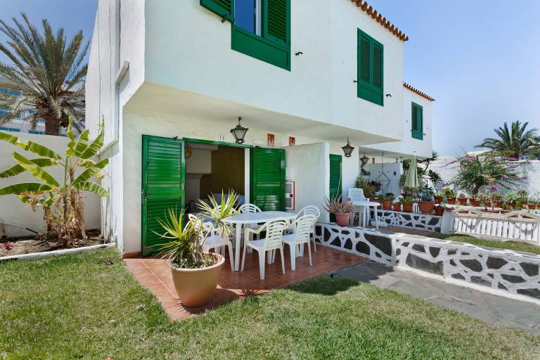 Holiday Home 'Beautiful Beach Bungalow' with Shared Pool, Wi-Fi & Air Conditioning — photo 3