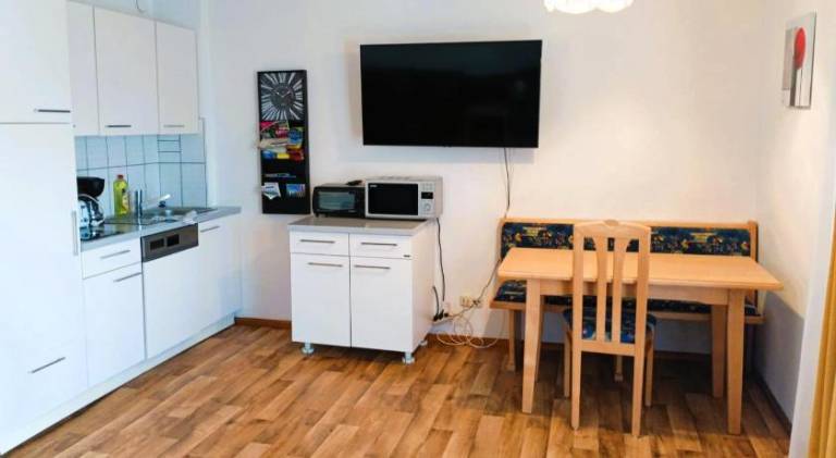 Holiday apartment with patio & garden — photo 4
