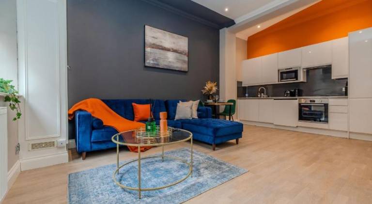 Super Central 1 Bedroom Flat With Balcony Next To Brighton Beach in Brighton