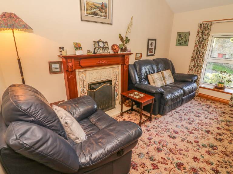 Children-friendly cottage with yard & patio | Pets are welcome — photo 3