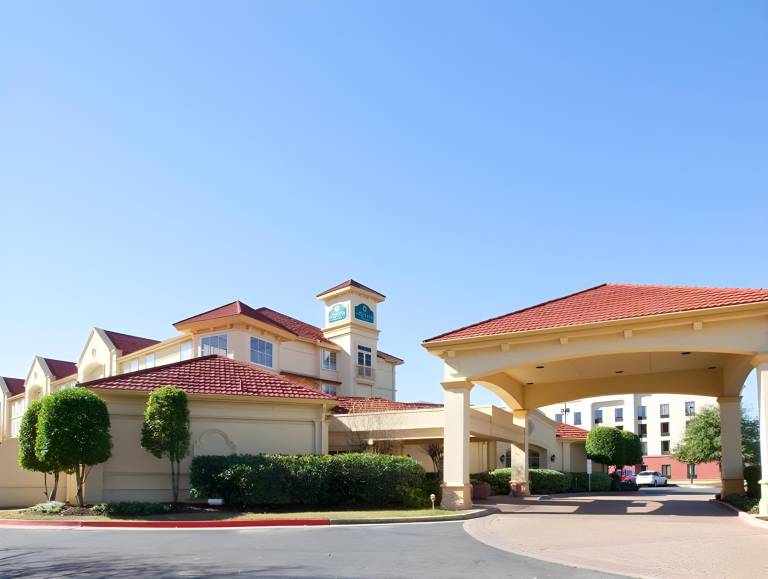 La Quinta Inn & Suites by Wyndham Alexandria Airport — photo 2