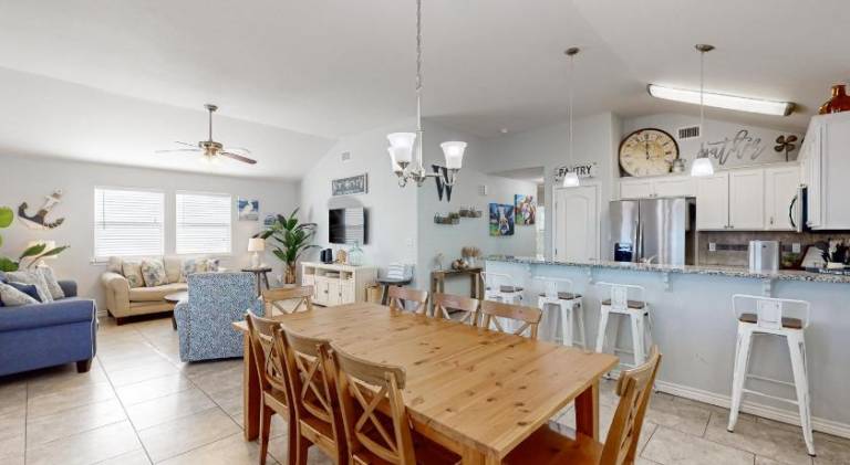 Wonderful house with barbeque, patio & pool | Perfect for remote work | Dogs allowed — photo 4