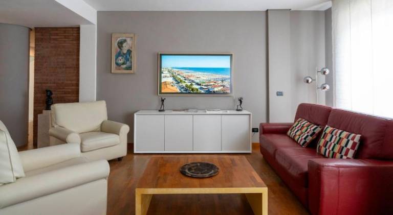 Charming beach front apartment in Viareggio