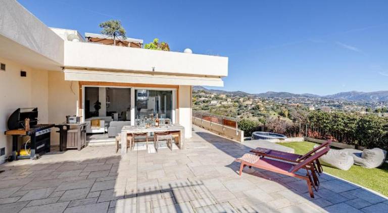 Holiday apartment with jacuzzi in Colomars