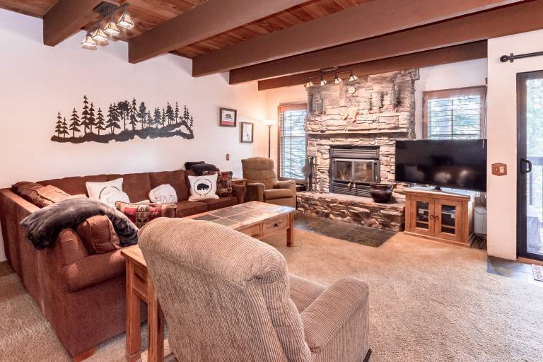 Fully equipped ample condo with sauna | Next to the ski | Pets allowed in Mammoth Lakes, CA