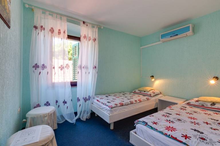 Room with terrace and sea view Osor, Lošinj (S-23106-d) — photo 2