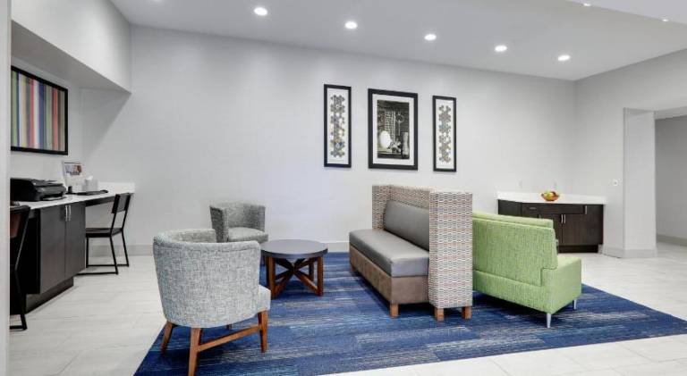 Holiday Inn Express Hotel & Suites Cleburne By IHG — photo 5