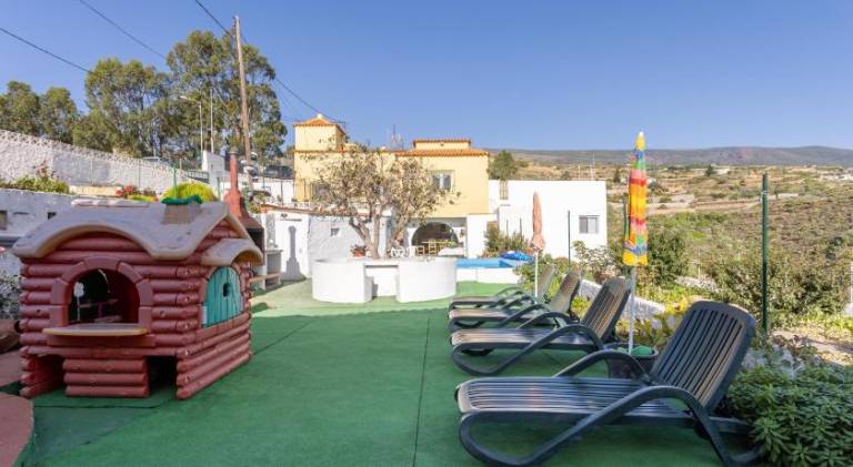 House with pool | Pets are welcome — photo 3