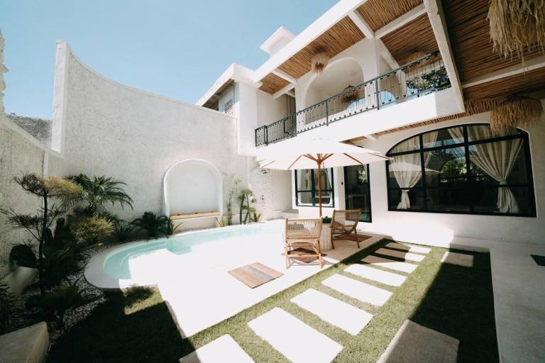 Villa with hot tub, yard & private pool | Suitable for remote work | Pets allowed — photo 3