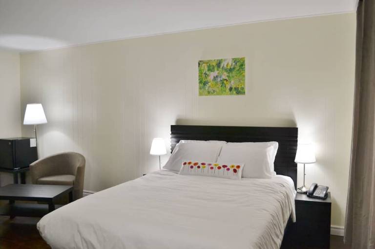 VOW MOTEL LISTOWEL ON