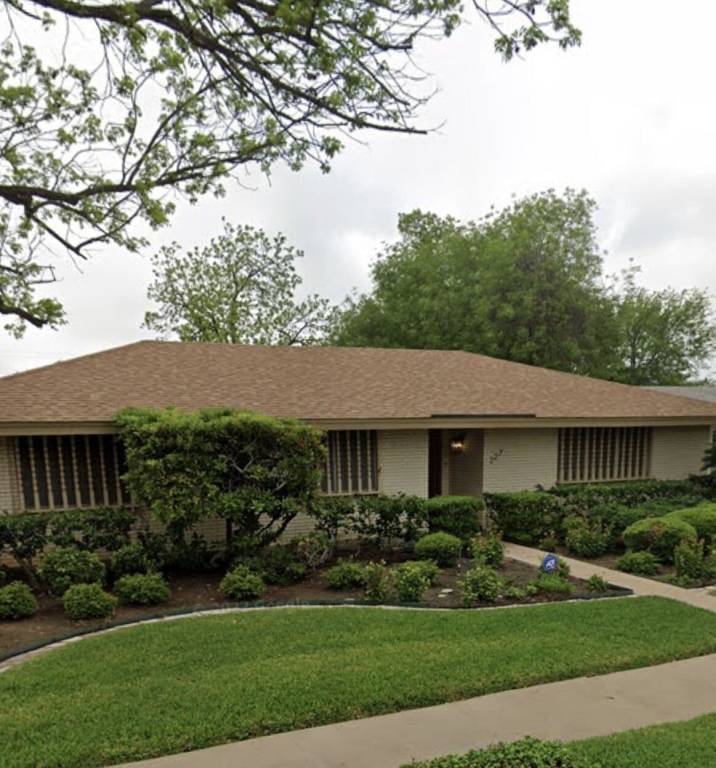 House Belmont Plaza