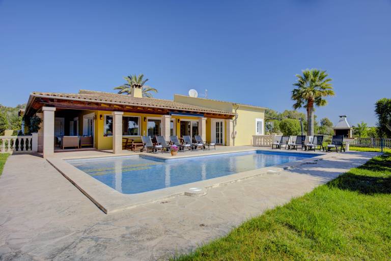573 m² Villa