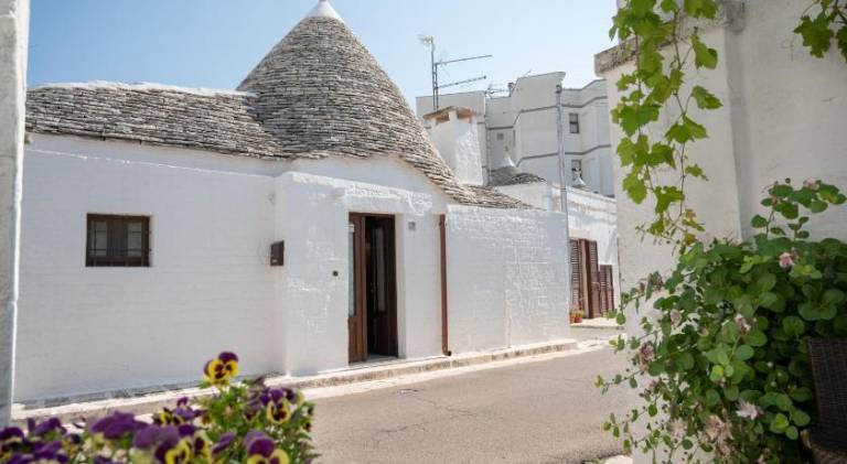 Apartment with 2 rooms for 4 persons in Alberobello