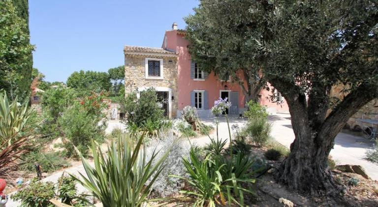 Villa with pool — photo 5
