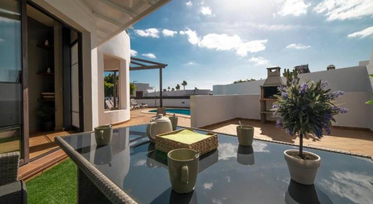 Villa with pool | Pet-friendly — photo 3