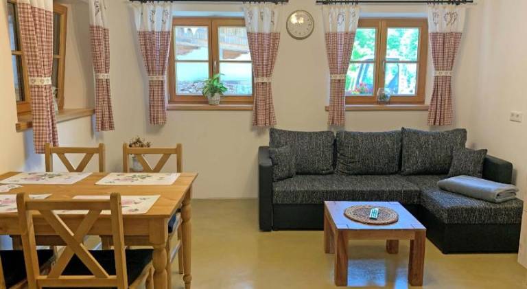 Beautiful apartment with yard, terrace & grill | Pet-friendly — photo 2