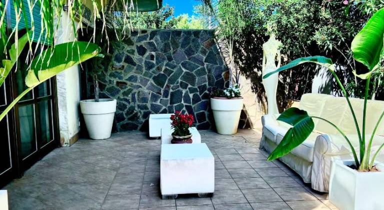 Vacation home with hot tub — photo 5