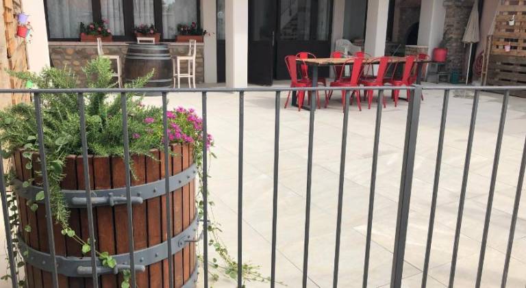 Apartment with patio, garden & grill in Castelnuovo del Garda
