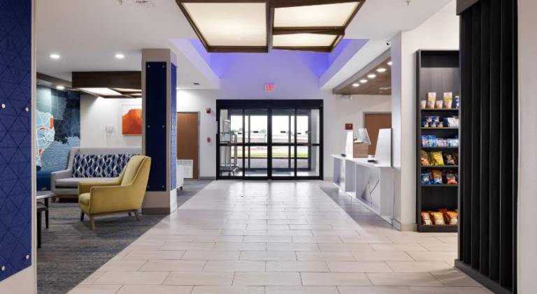 Holiday Inn Express Hotel and Suites Kingsville By IHG — photo 3