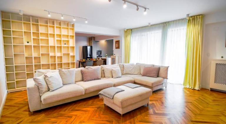 Apartment with hot tub in Bucharest