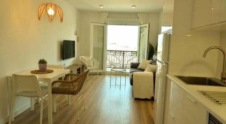 Apartment with patio — photo 3