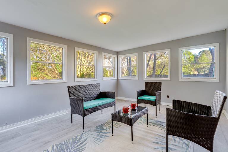 Close to Shopping: Pet-Friendly Lawrenceville Home — photo 2