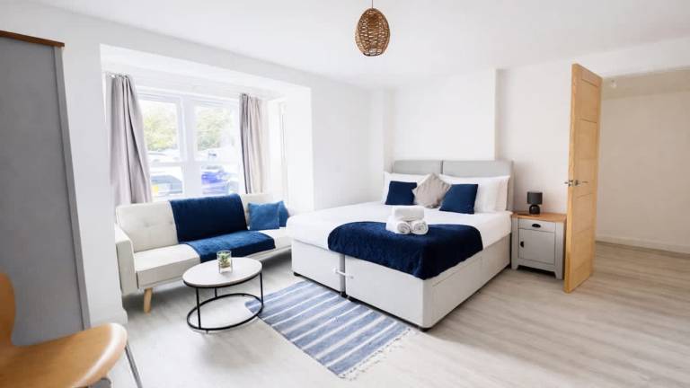 Family-oriented charming vacation home with barbecue & yard | Pet-friendly — photo 2