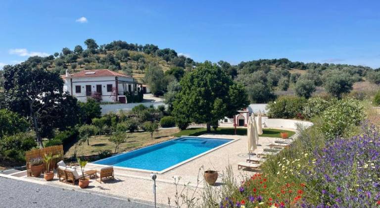 Apartment with pool, hot tub & barbeque | Pet-friendly in Évora