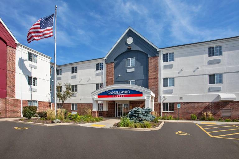 Candlewood Suites Kenosha – Pleasant Prairie by IHG in Kenosha, WI