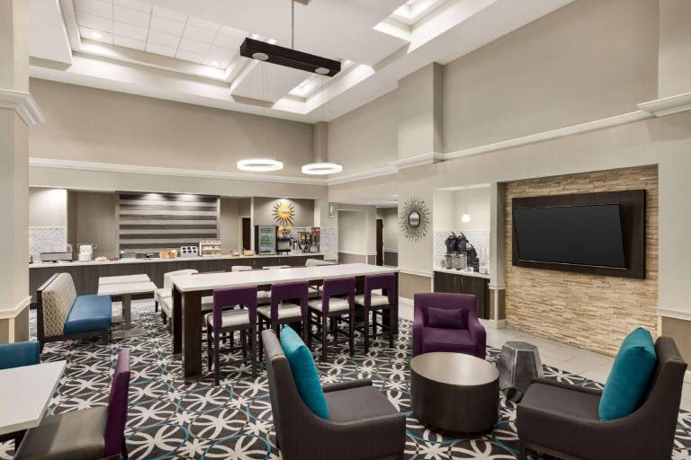 La Quinta Inn & Suites by Wyndham Newark - Elkton — photo 2