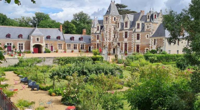 Rental apartment with hot tub & pool in Loches