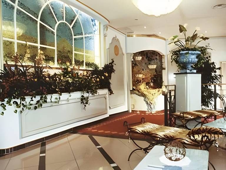 Hotel La Bussola in Laveno Mombello