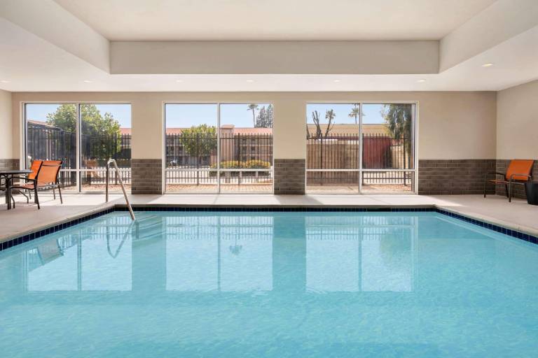 LaQuinta Inn & Suites by Wyndham San Bernardino — photo 3