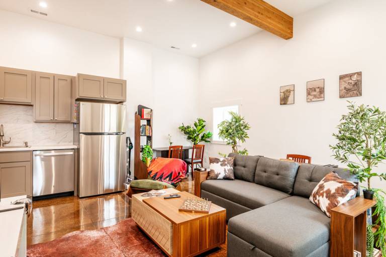 Family-friendly pleasant rental apartment with pool & fast internet | Pet-friendly — photo 3