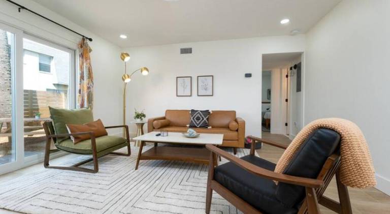 Be A Nomad - Apartments Blocks to the Beach in Jacksonville Beach, FL
