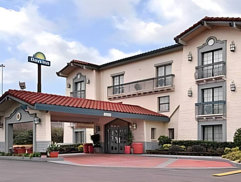 Days Inn by Wyndham Birmingham West