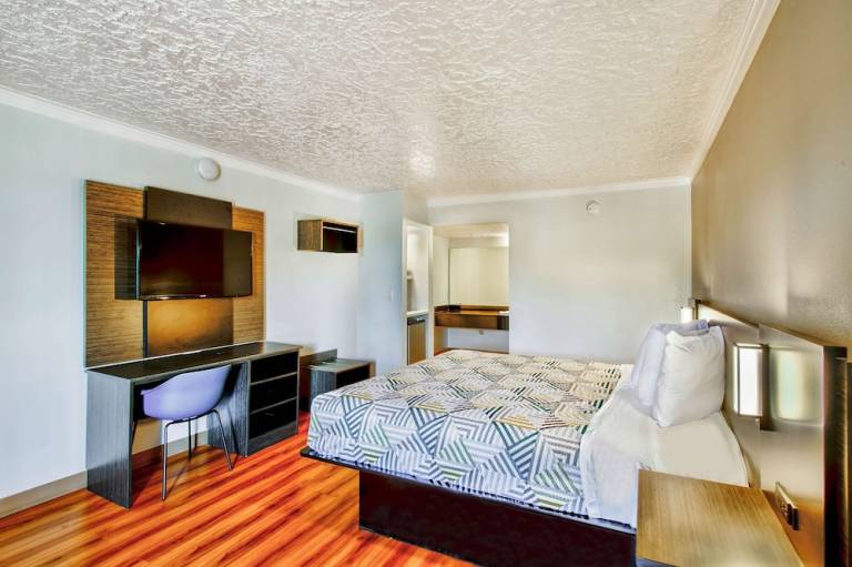 Motel  Chapel Creek