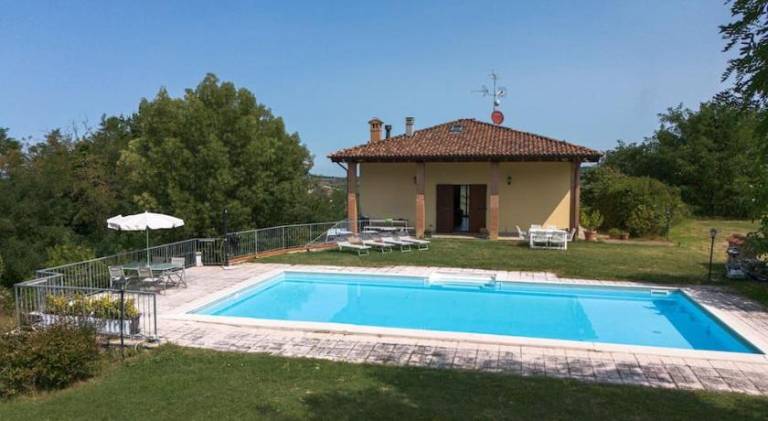 Apartment with garden, hot tub & patio | Suitable for remote work | Pet-friendly in Valsamoggia