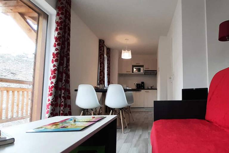 Beautiful rental apartment with patio, pool & sauna | Ski nearby | Dogs allowed — photo 5