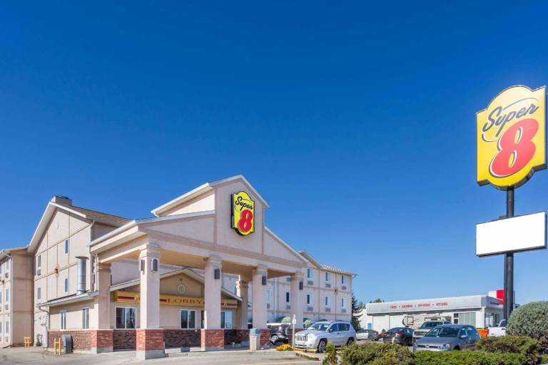 Super 8 By Wyndham Moose Jaw Sk in Moose Jaw, SK