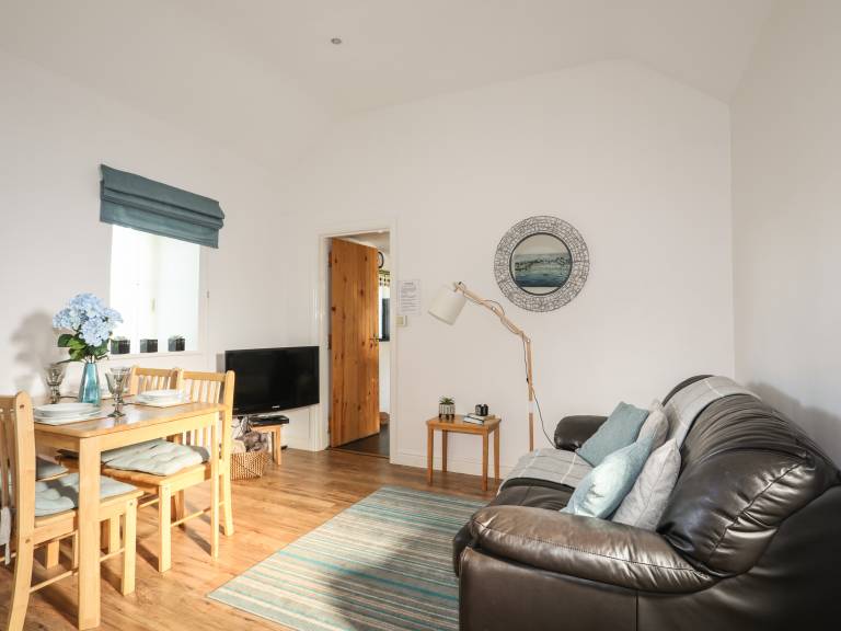 Cottage with garden | Beach view — photo 4