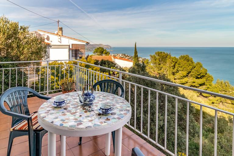 Holiday apartment with terrace | Mountain view — photo 2