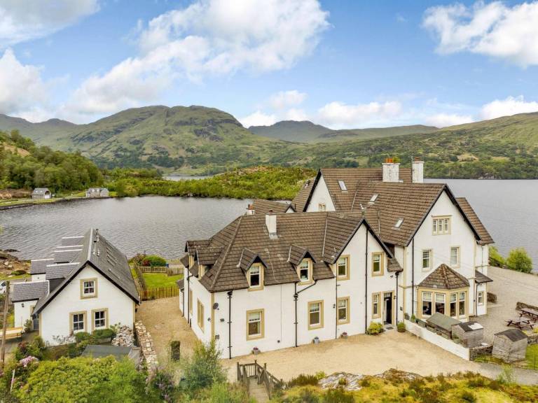 Cottage | Water view in Stirling