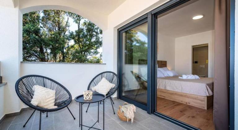 Holiday apartment with patio, yard & barbeque — photo 2