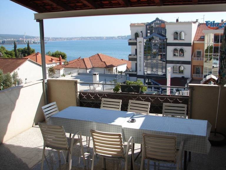 Apartment with terrace & BBQ | Garden view in Seget